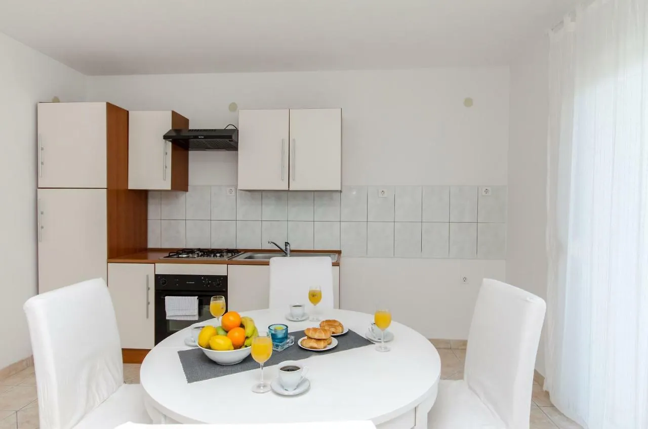Bridge And Beach Apartments Trogir