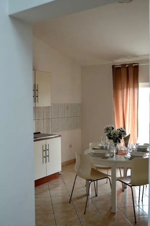 Bridge And Beach Apartments Trogir
