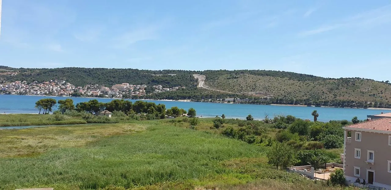 Bridge And Beach Apartments Trogir